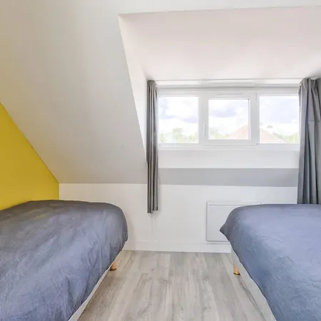 Prázdninový dům Maison De Charme A Merville-franceville-plage, 10 Pers, Proche Mer, Grande Terrasse Et Independant - Fr-1-788-27 *