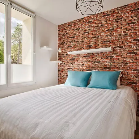 Maison De Charme A Merville-franceville-plage, 10 Pers, Proche Mer, Grande Terrasse Et Independant - Fr-1-788-27