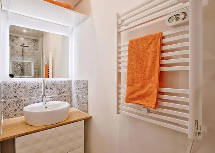 Maison De Charme A Merville-franceville-plage, 10 Pers, Proche Mer, Grande Terrasse Et Independant - Fr-1-788-27 度假居 *