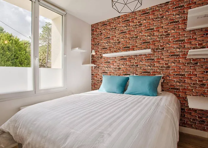 Maison De Charme A Merville-franceville-plage, 10 Pers, Proche Mer, Grande Terrasse Et Independant - Fr-1-788-27